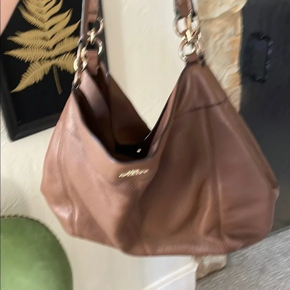 Coach Brown Leather Shoulder Bag with Gold Hardware.  Extremely clean. - Picture 7 of 10